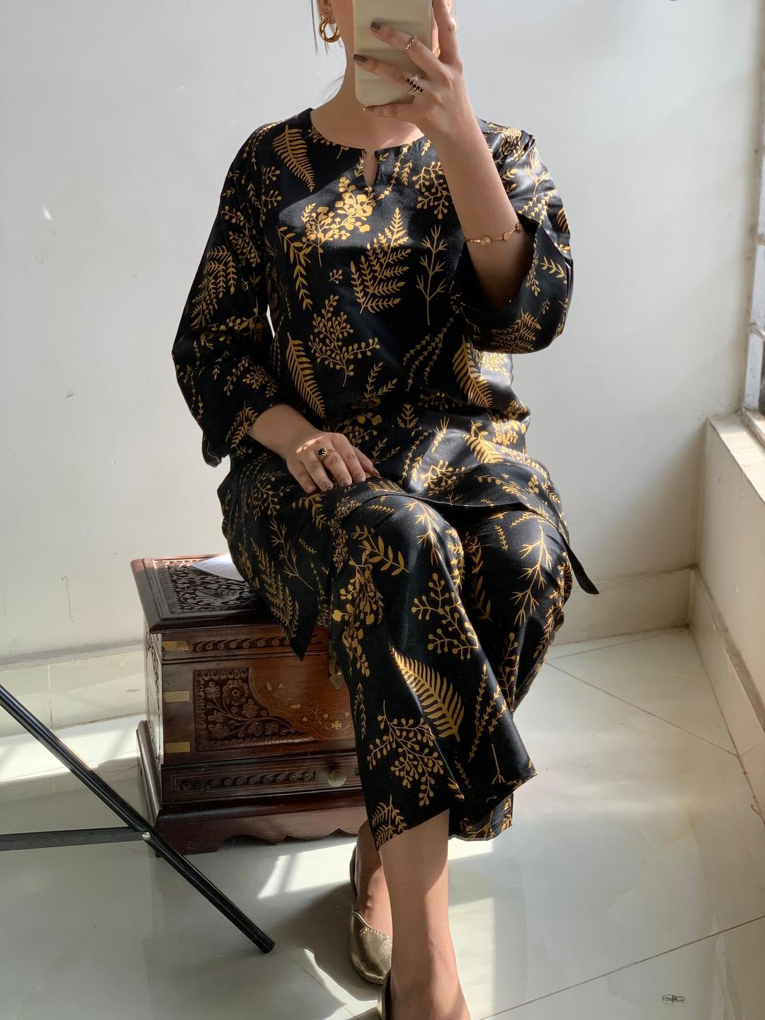 2 Pc Premium Shirt & Trouser Stiched Leaf Design