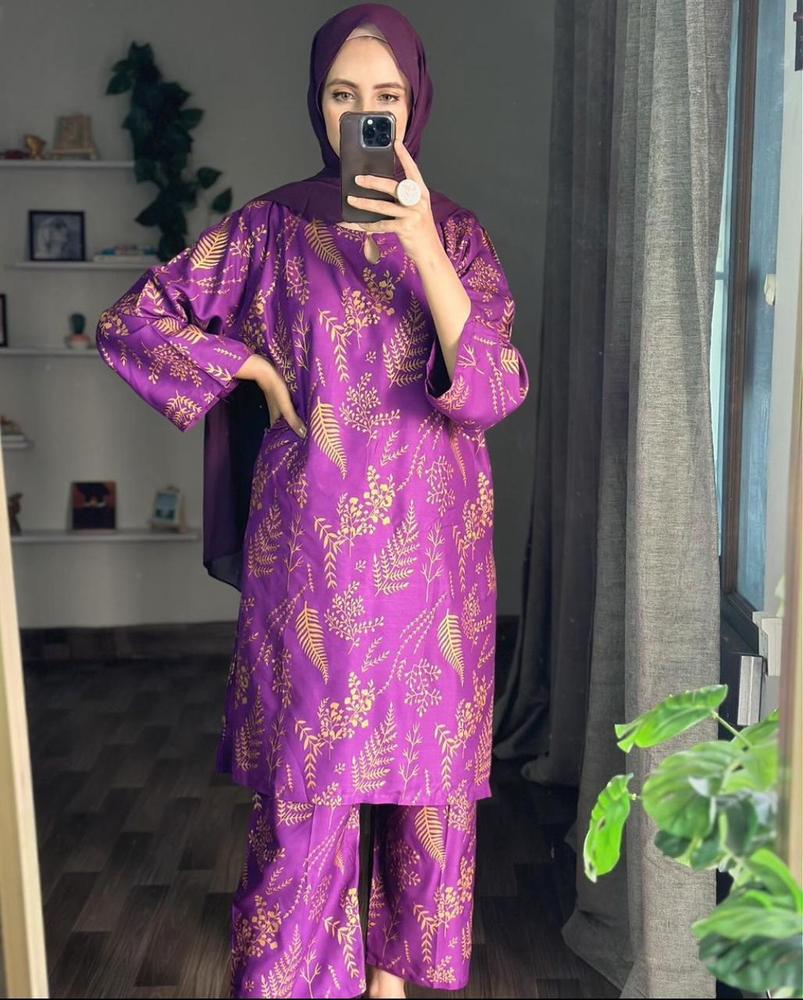 2 Pc Premium Shirt & Trouser Stiched Leaf Design